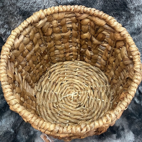 NWT Natural Woven Basket with Stand - Picture 4 of 16
